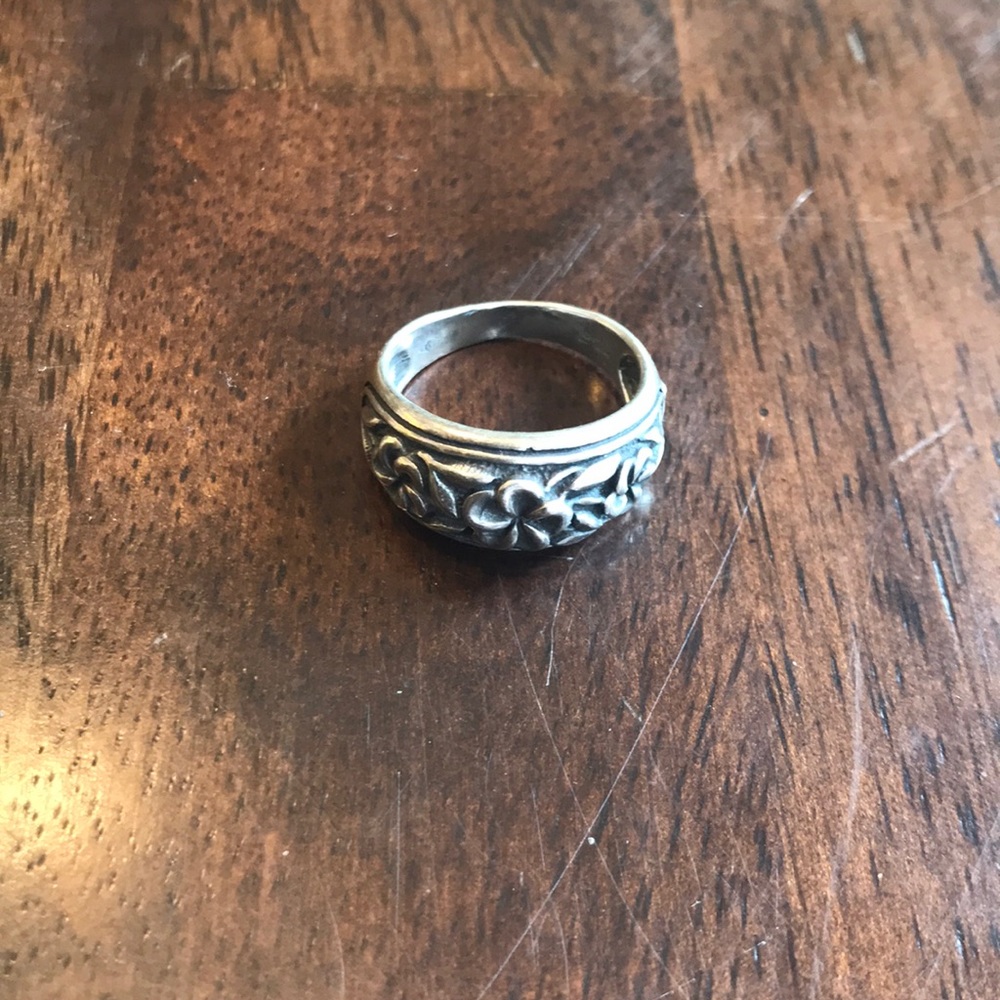 Sterling silver floral ring.